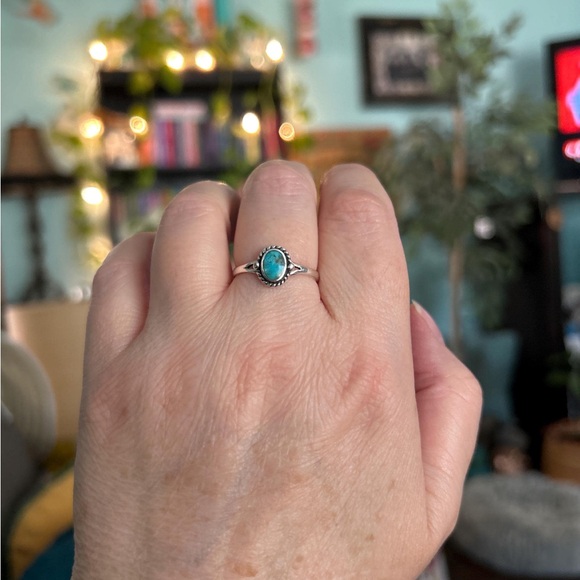 Sterling Silver Turquoise Oval Ring - Picture 4 of 4